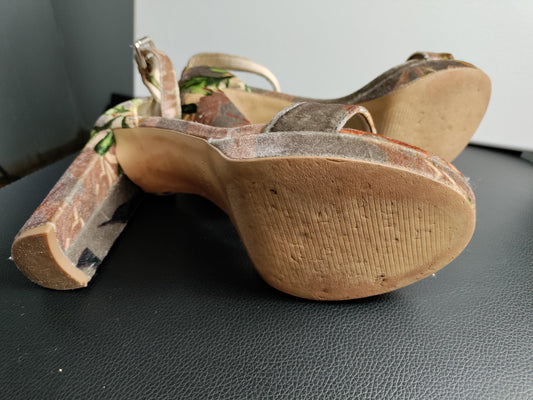 NINE WEST Women's Taupe Floral Do Yur Thing Strap