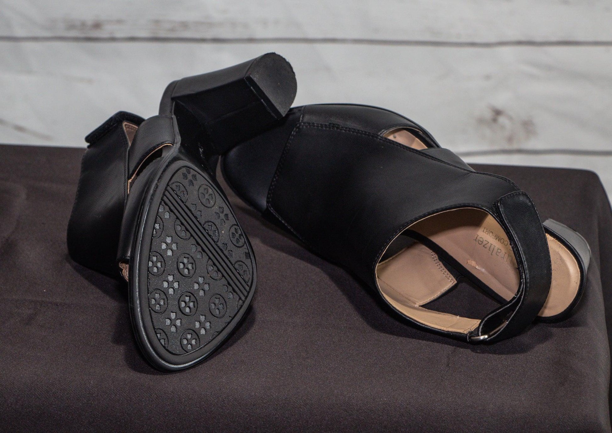 NATURALIZER LUCKY SANDAL - Sons of SPPhillips