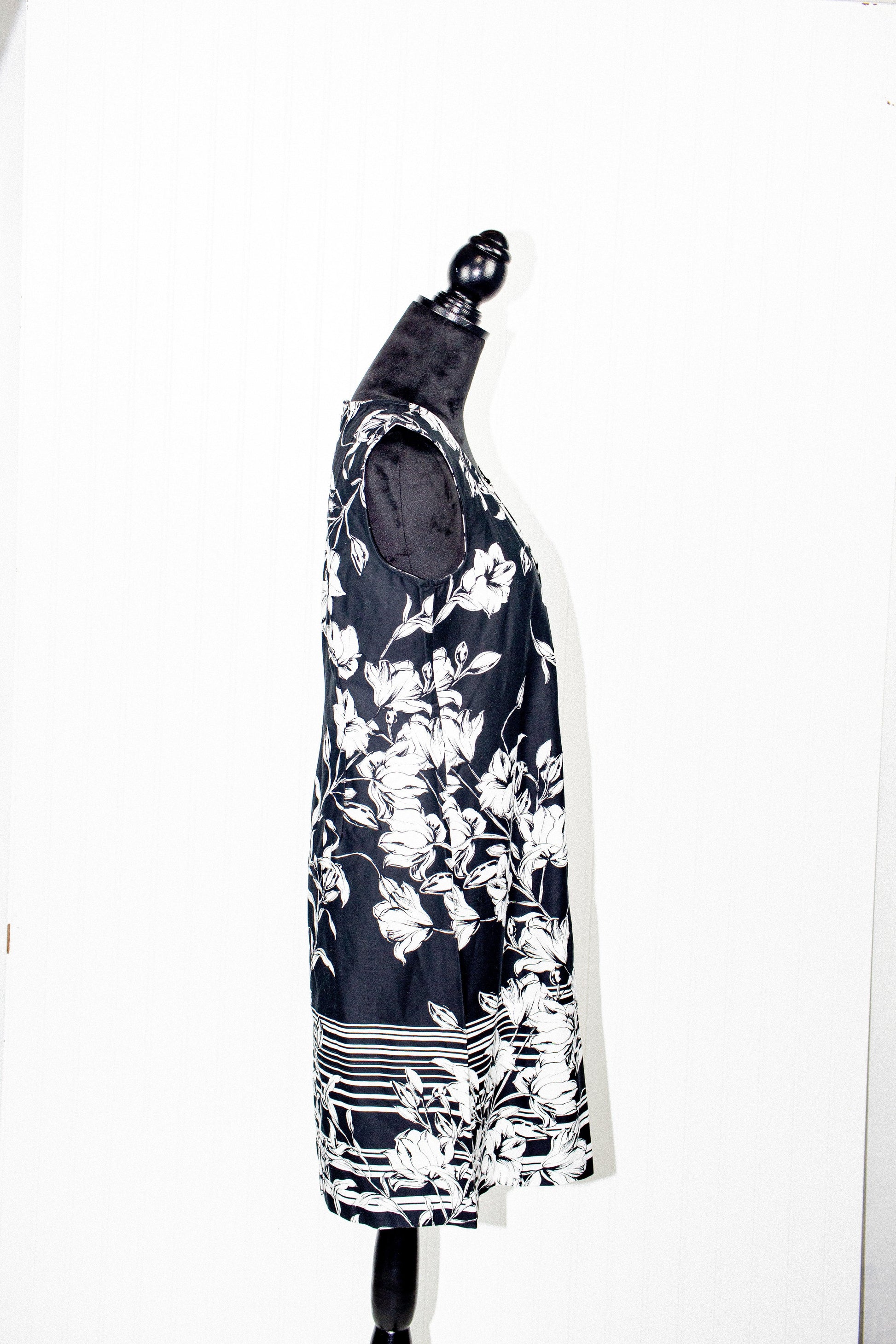 Notations Black White Floral Sheath Dress - Sons of SPPhillips